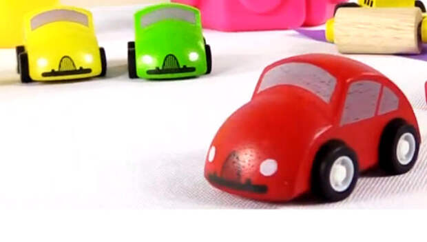 Машинки на детской площадке! Светофор - учим цвета!