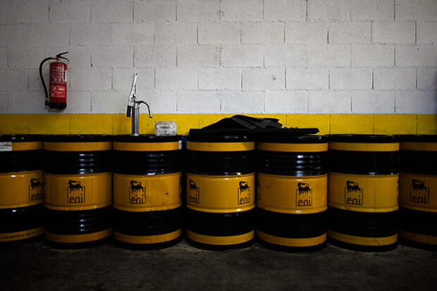Oil barrels are seen inside a garage in Cuevas del Becerro, near Malaga, southern Spain February 16, 2015. REUTERS/Jon Nazca (SPAIN - Tags: ENERGY BUSINESS) - RTR4R0YV