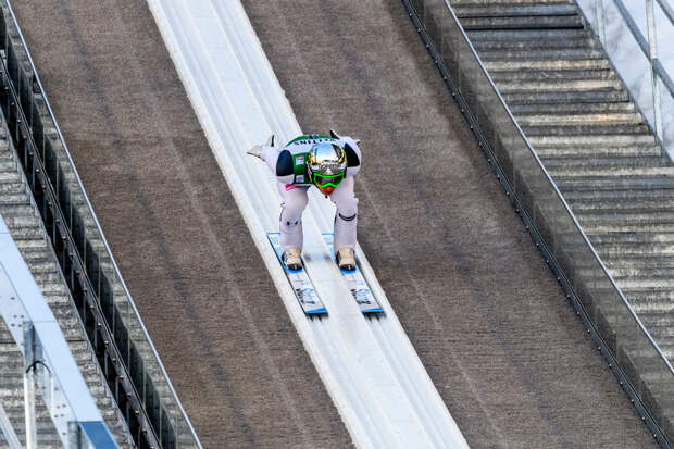 Чемпион по прыжкам на лыжах с трамплина рассказал о жульничестве при помощи пениса