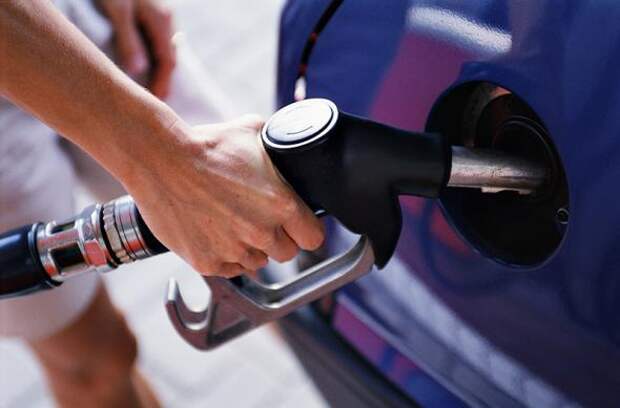 Заправка автомобиля - по 5 литров бензина или до полного бака
