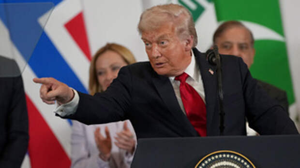 Дональд Трамп во время выступления с речью на 