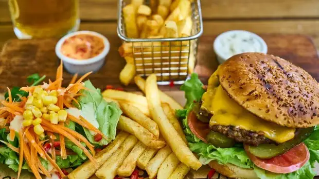 Осторожно! Всего одна неделя на фастфуде может изменить ваш мозг!