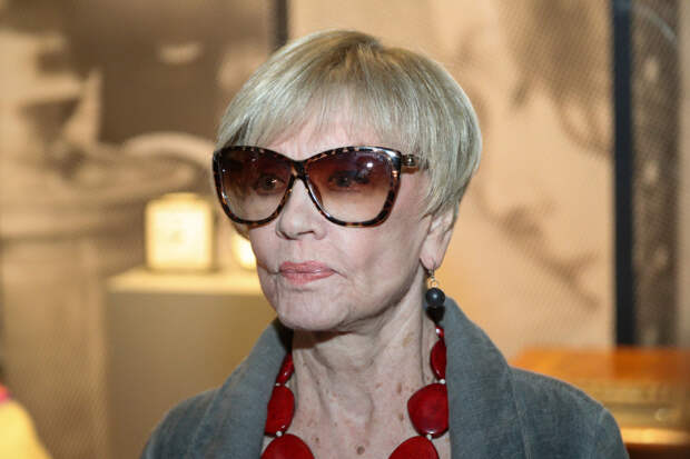 Ушедшие друг за другом Алентова и Лобоцкий снимались в фильме «Зависть богов», где играли возлюбленных