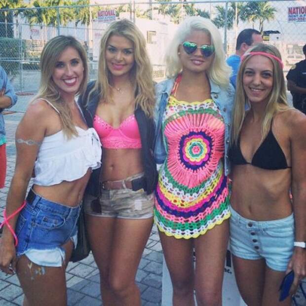 Участники и участницы Ultra Music Festival (30 фото)