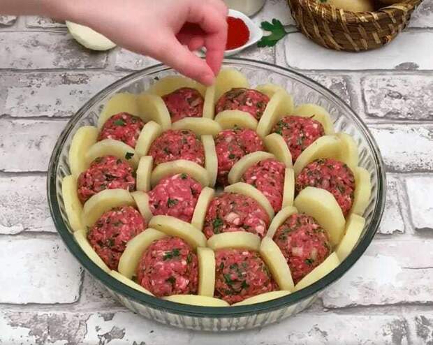 Фрикадельки с картофелем и соусом бешамель: вкусное блюдо в оригинальном исполнении Фрикадельки с картофелем и соусом бешамель: вкусное блюдо в оригинальном исполнении