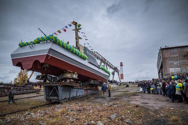 "Аврора" металась в испуге по Неве, не зная куда сбежать