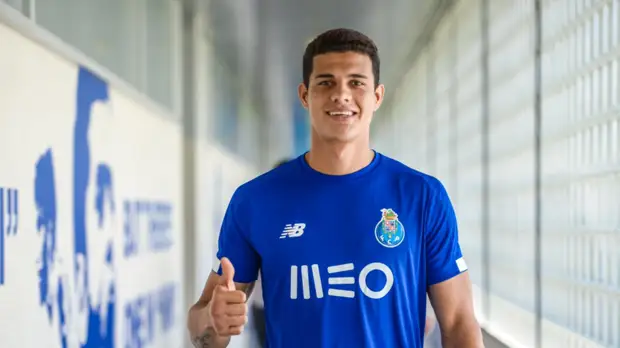 «Зенит» объявил об аренде футболиста «Порту» Осорио