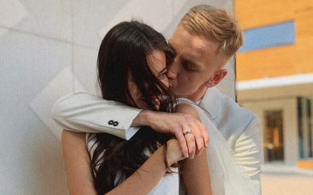 Умяров о застрявших в ОАЭ жене с дочкой: «Надеюсь, в ближайшие дни вернутся. Никакой конкретной информации нет»