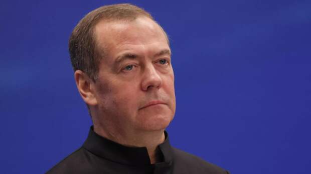 Медведев: в России есть перспективные образцы вооружения, о которых не говорят