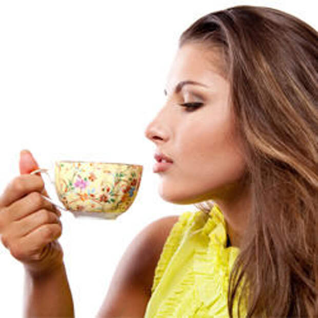 Обсуждаем чай. Общение в уютных кофейнях. Человек за чашкой чая. Беседа за чашкой чая. Обсуждаем чай.