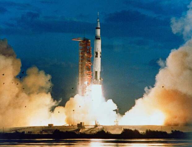 Последний раз нога человека ступала на поверхность Луны более 50 лет назад. Американская программа «Аполлон» доставила первых людей на Луну ещё в 1969 году.-2