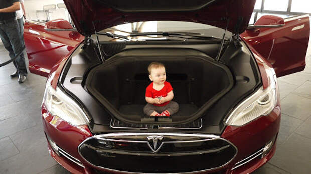 Багажник электроавтомобиля Tesla Model S