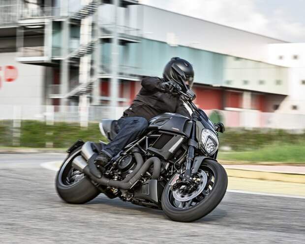 Первый взгляд на Ducati Diavel Carbon