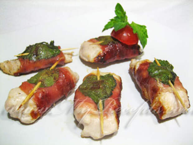 Закуска куриное филе с беконом и мятой Закуска куриное филе с беконом и мятой