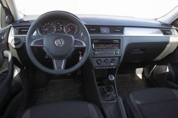 Салон Skoda Rapid