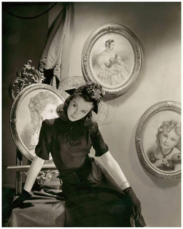 Vivien Leigh en 1941 VOGUE Photo Cecil Beaton.jpg Vivien Leigh en 1941 VOGUE Photo Cecil Beaton.jpg