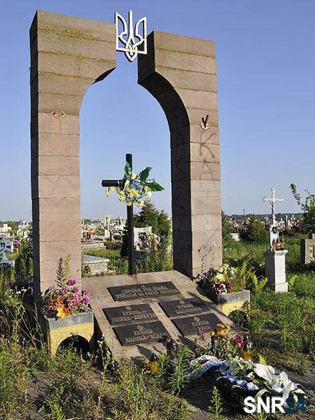 В Польше разрушили памятник бандеровцам