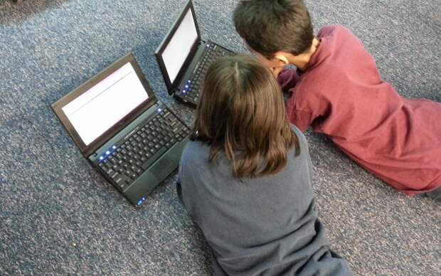 Роскомнадзор оценил предложение ограничить доступ несовершеннолетних к соцсетям