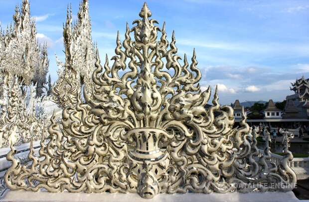 Храмовый комплекс Ват Ронг Кхун (Wat Rong Khun)  в Таиланде (20 фото)