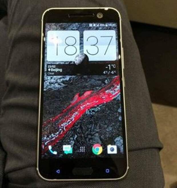 Фронтальная сторона HTC 10