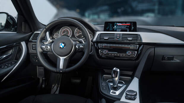 Интерьер BMW 330e гибрид 2016 фото