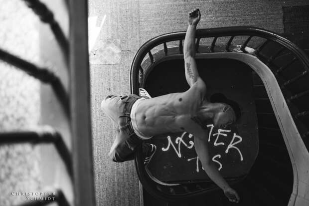 20 фотографий брейк-данса: уличный танец, который обошёл все законы физики и гравитации