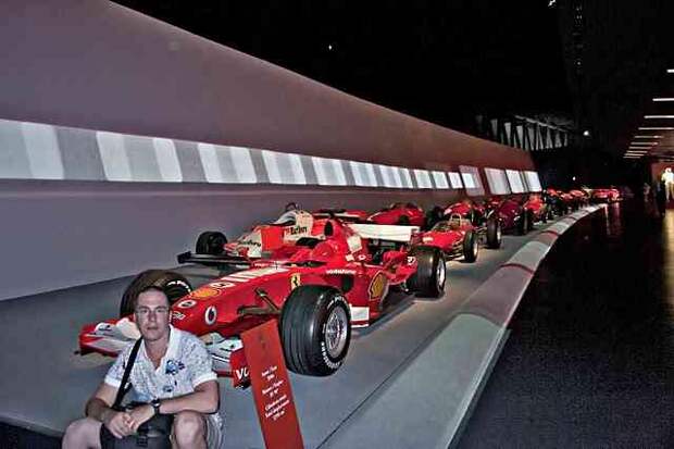 Музей авто истории в турине, италия. (трафик)