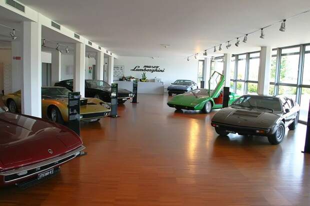 Экскурсия по музею Lamborghini