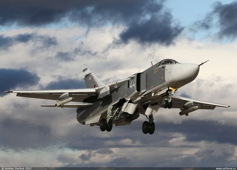 http://cdn.topwar.ru/uploads/posts/2013-05/1369168373_su-24-2.jpg