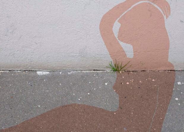 funny-street-art-woman-hair-grass