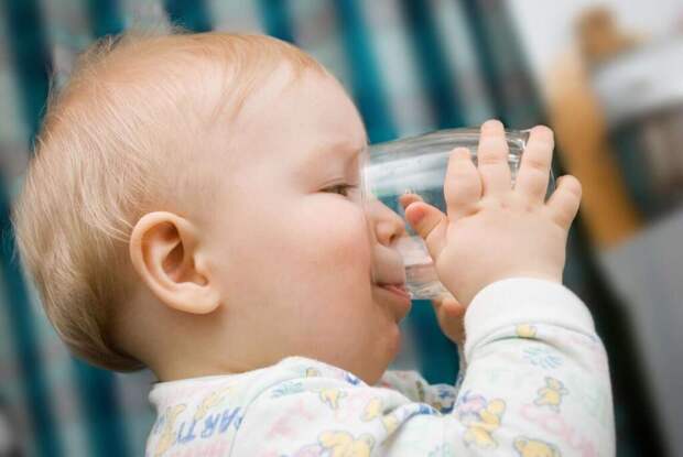 imgs_touch-2-4-1024x686 Как приучить ребенка пить из чашки или стакана?