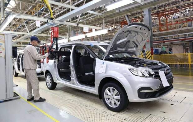 😆 В АвтоВАЗе заявили, что владельцев иномарок в России прослушивают спецслужбы