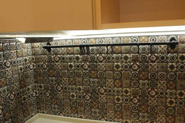 Кухонный фартук из керамической плитки мозаики