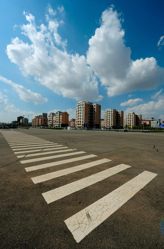 Прогулка по самому большому городу-призраку в китай, путешествие