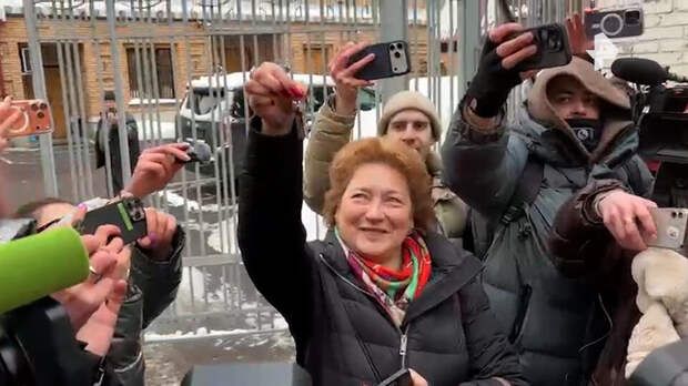 Адвокат: Лурье может заезжать в бывшую квартиру Долиной