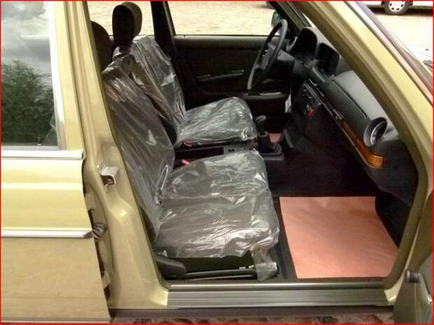 Новенький законсервированный Mercedes-Benz E-class W123 (19)