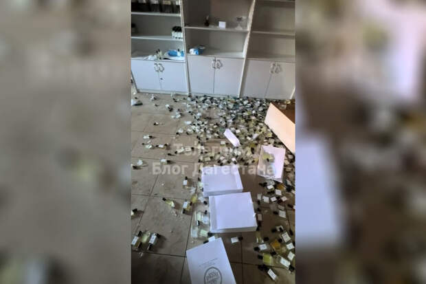 В Дагестане женщина молотком разгромила магазин мужа из ревности