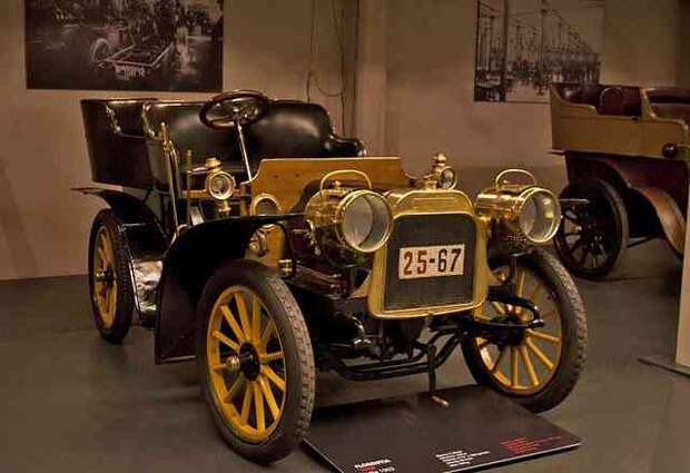 Музей авто истории в турине, италия. (трафик)