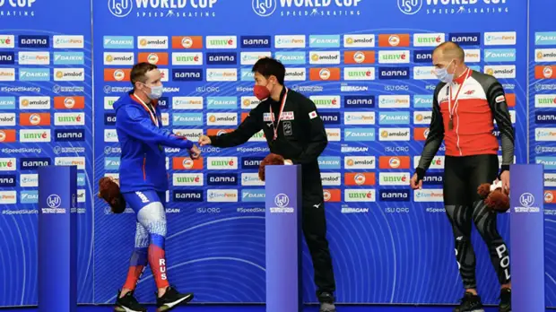 Конькобежец Захаров стал вторым в масс-старте на этапе КМ в Польше