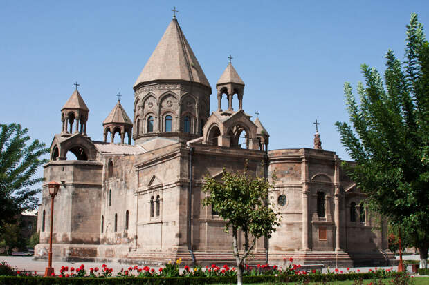 В 48 городах России состоялась акция в поддержку Армянской церкви