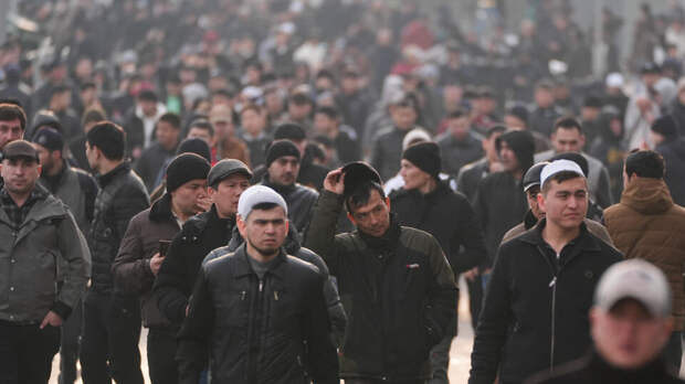 В России предложили создать спецсчета в банках для депортации мигрантов