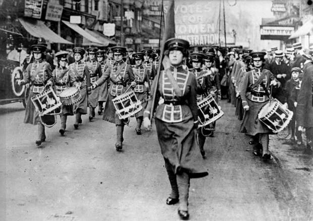 Оркестр, сопровождающий демонстрации суфражисток, состоял исключительно из женщин