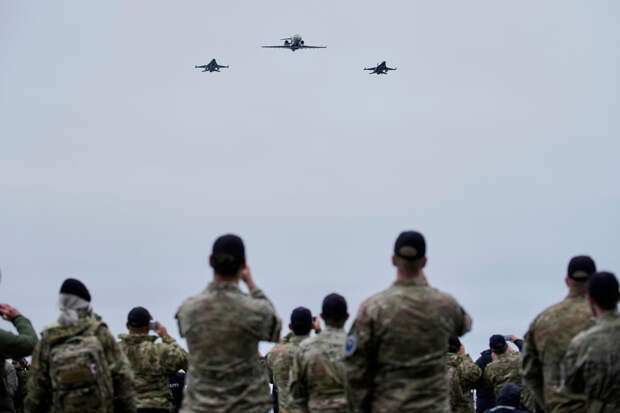 Датские F-35 и французский заправщик MRTT провели учения над Гренландией