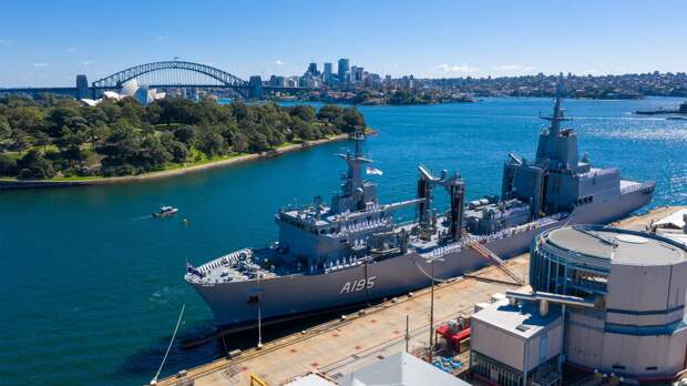 Австралия стремится удвоить свой военно-морской флот