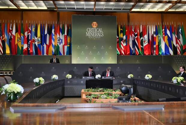 Колониальный марш в Центральную Азию: США манят не только узбекистанские «редкозёмы»