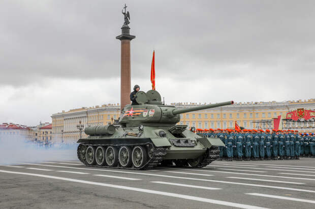 Механизированную колонну военного парада на Дворцовой площади Санкт-Петербурга возглавит танк Т-34-85, участник боев за Ленинград