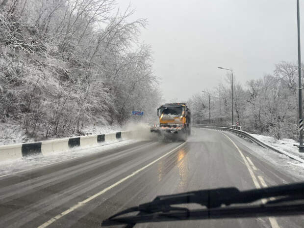 Снегопад заходит на дороги Кубани: непогоду лучше переждать