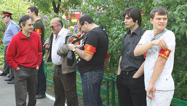 Оппозиция волнуется из-за народных дружин на улицах Москвы Оппозиция волнуется из-за народных дружин на улицах Москвы
