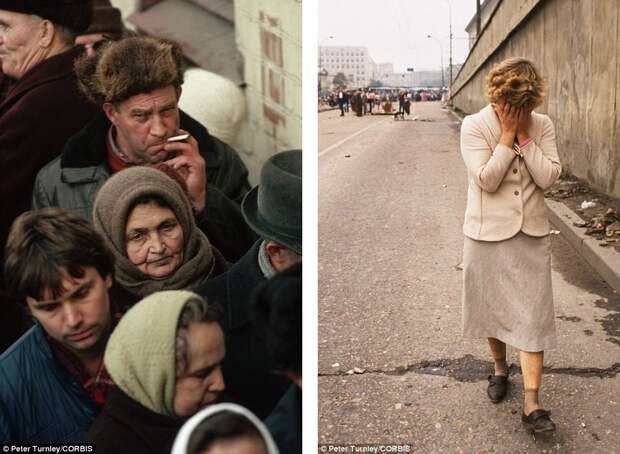 Слева — очередь за хлебом в Москве, справа — женщина оплакивает трех погибших — защитника Белого дома — в результате столкновения с военными