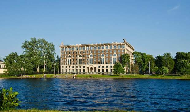 Крестовский остров в Санкт-Петербурге Крестовский остров в Санкт-Петербурге